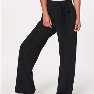 lululemon Noir Pants - Thin Fabric
